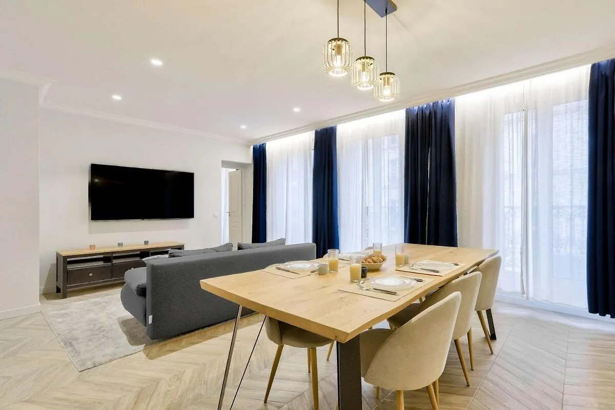 Stylish And New 2Br Flat In The Heart Of Paris Daire 0*,